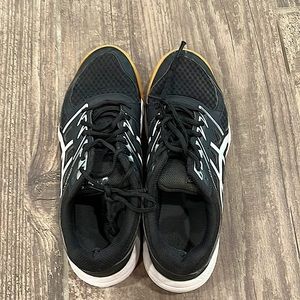 size 8.5 women volleyball shoes.
